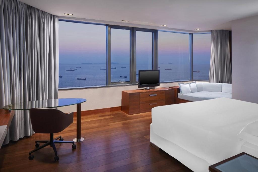 Двухместный (Клубный номер, вид на море, гостям предоставляется доступ в клубный лаундж) отеля Sheraton Istanbul Atakoy, Стамбул