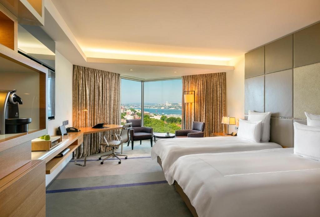Двухместный (Двухместный номер Swiss Advantage с 2 отдельными кроватями и видом на Босфор) отеля Swissotel The Bosphorus Istanbul, Стамбул