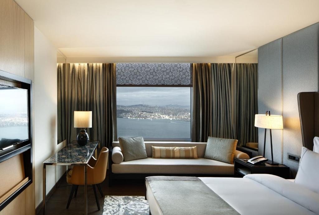 Двухместный (Двухместный номер Делюкс с 1 кроватью или 2 отдельными кроватями и видом на Босфор) отеля The Marmara Taksim, Стамбул