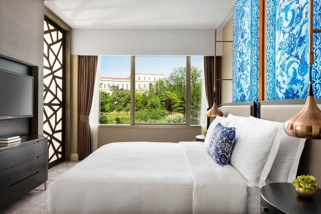 Сьюит (Люкс «Парк») отеля The Ritz-Carlton, Istanbul at the Bosphorus, Стамбул
