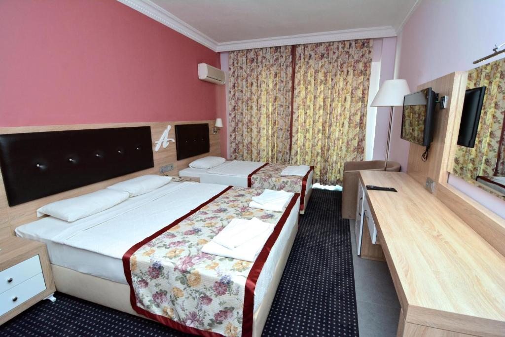 Двухместный (Двухместный номер с 1 кроватью и балконом (на 3 взрослых)) курортного отеля Ananas Hotel, Алания