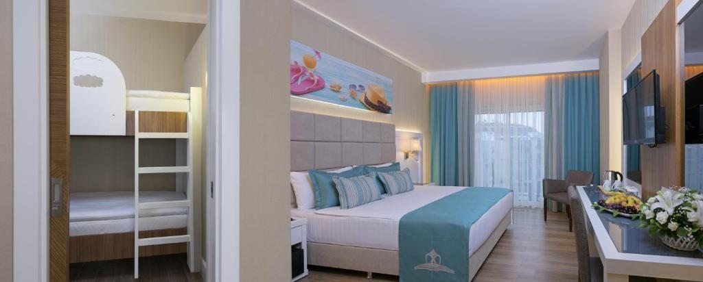 Семейный (Семейный номер с двухъярусной кроватью) отеля Asia Beach Resort & Spa, Алания