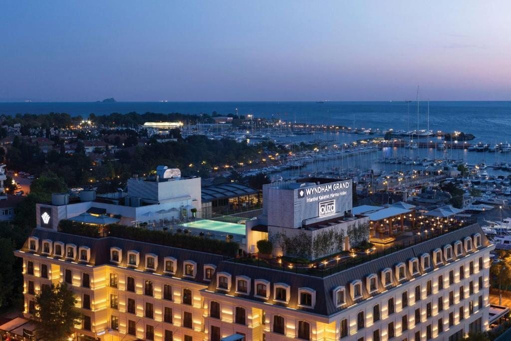 Отель Wyndham Grand Istanbul Kalamış Marina, Стамбул