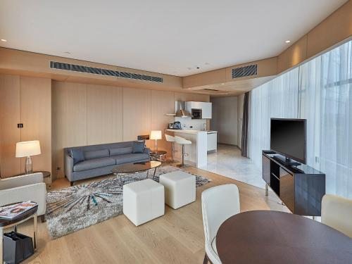 Семейный (Семейный люкс с 2 спальнями и доступом в представительский лаундж) отеля Wyndham Grand Istanbul Levent, Стамбул