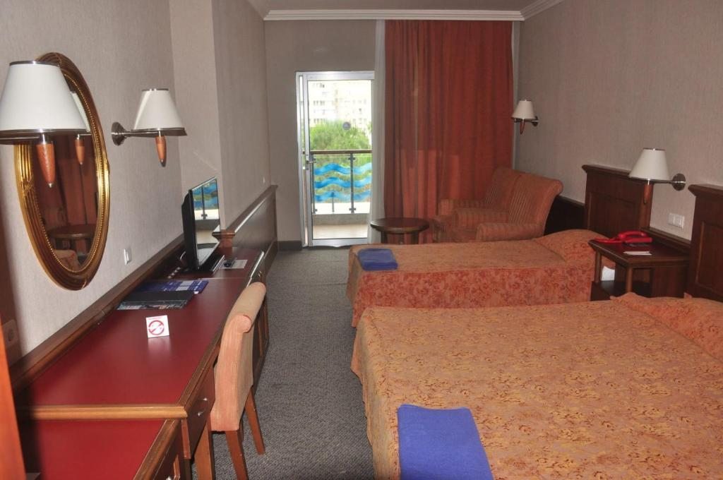 Трехместный (Трехместный номер - Вид на окрестности) курортного отеля Grand Kaptan, Алания