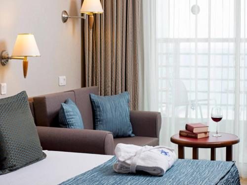 Четырехместный (Два смежных двухместных номера с 1 кроватью и боковым видом на море) курортного отеля Grand Kaptan, Алания