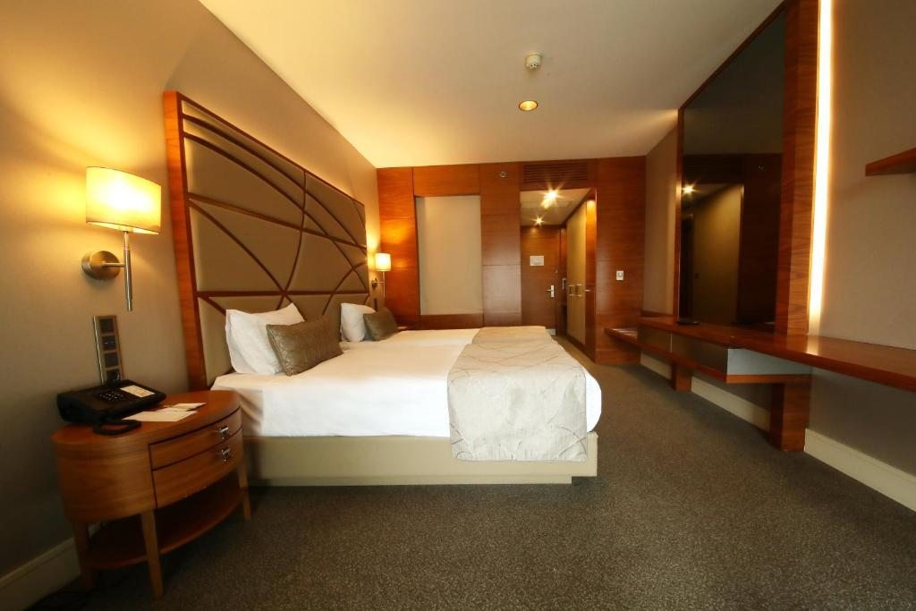 Двухместный (Улучшенный двухместный номер с 1 кроватью и видом на море) отеля Cevahir Hotel Istanbul Asia, Стамбул