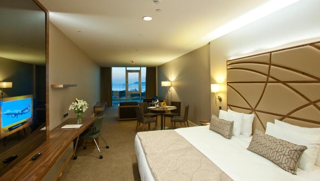 Двухместный (Двухместный номер Гранд Делюкс с 1 кроватью и видом на море) отеля Cevahir Hotel Istanbul Asia, Стамбул