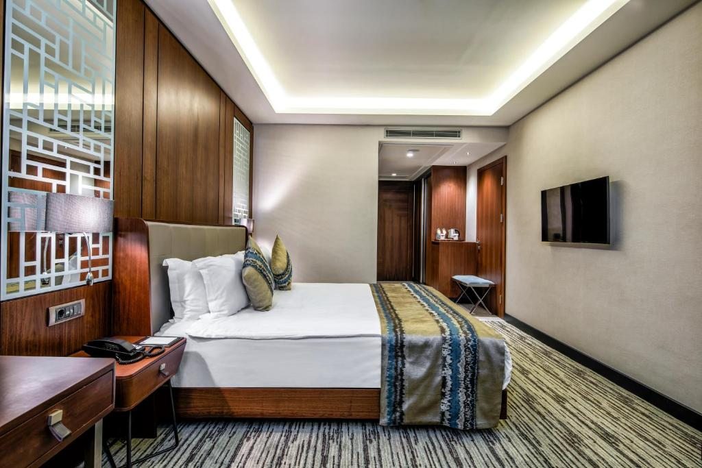 Двухместный (Стандартный номер с кроватью размера «king-size» и видом на атриум) отеля Clarion Hotel Golden Horn, Стамбул