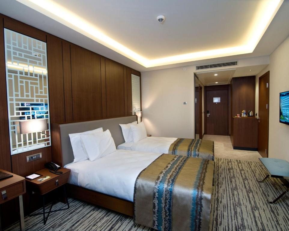 Двухместный (Стандартный двухместный номер с 2 отдельными кроватями с видом на атриум) отеля Clarion Hotel Golden Horn, Стамбул