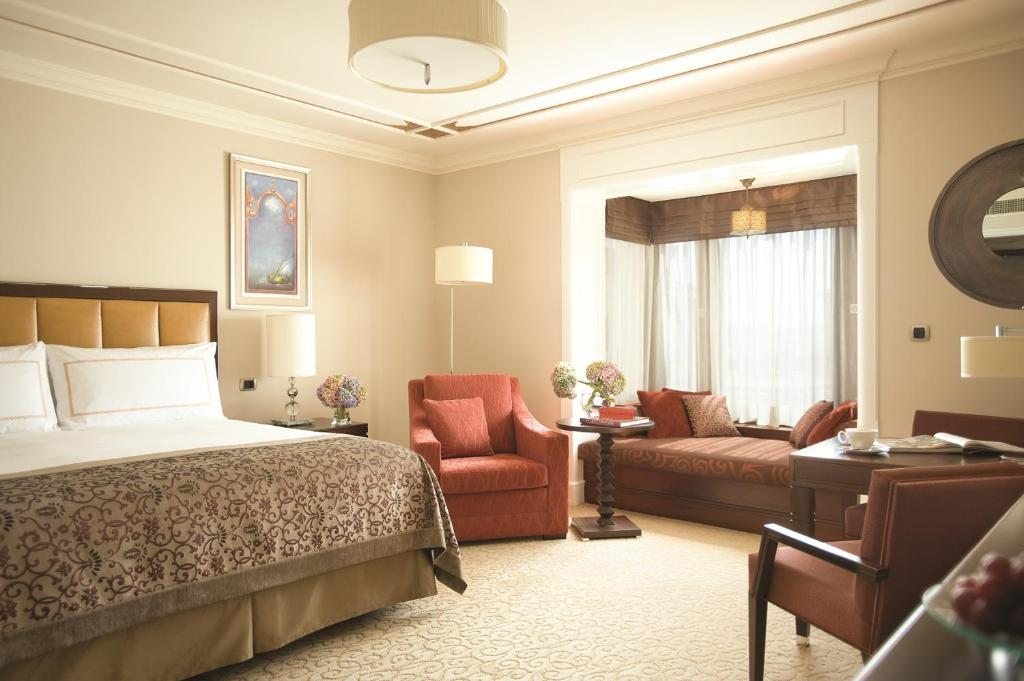 Двухместный (Улучшенный номер с 2 отдельными кроватями) отеля Four Seasons Hotel Istanbul at the Bosphorus, Стамбул