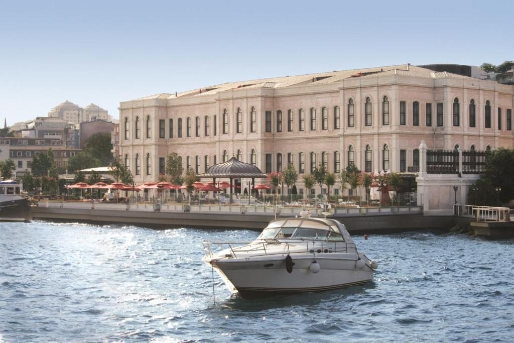 Двухместный (Номер с видом во двор и 2 отдельными кроватями), Отель Four Seasons Hotel Istanbul at the Bosphorus