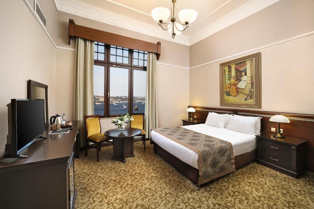 Двухместный (Двухместный номер Делюкс с кроватью размера «king-size» или 2 отдельными кроватями, вид на Босфор) отеля Legacy Ottoman, Стамбул