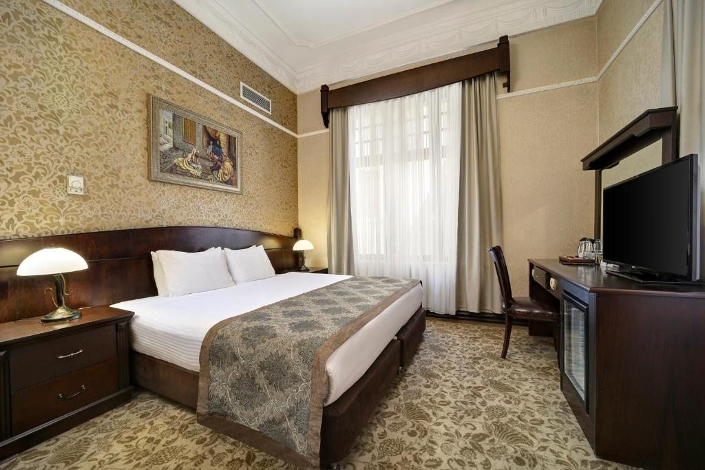 Семейный (Семейный люкс с 2 спальнями и гидромассажной ванной) отеля Legacy Ottoman, Стамбул