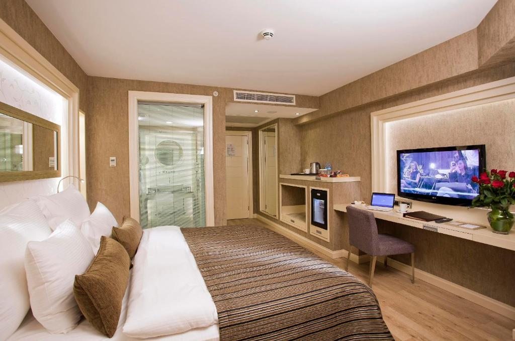 Двухместный (Номер Делюкс с кроватью размера «king-size») отеля Limak Eurasia Luxury, Стамбул
