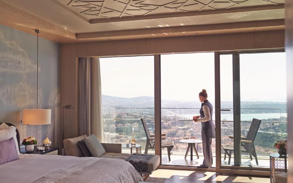 Двухместный (Фирменный номер с видом на море и собственной террасой) отеля Raffles Istanbul, Стамбул