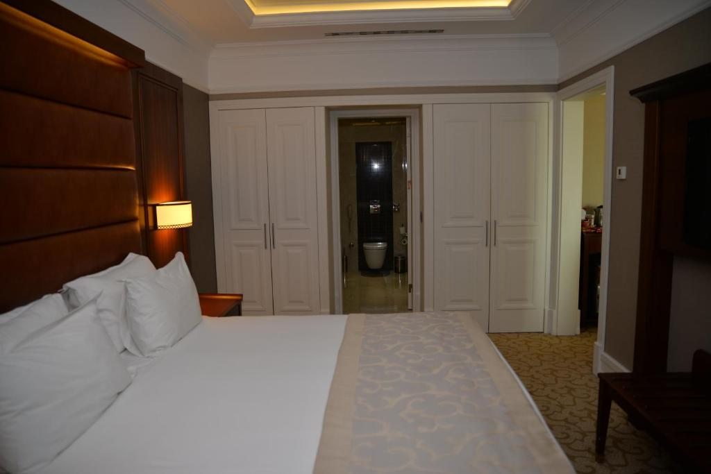 Сьюит (Президентский люкс) отеля Retaj Royale Istanbul, Стамбул