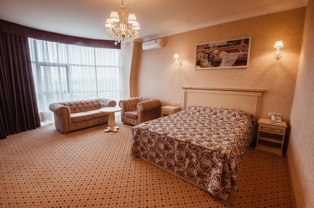 Номер с двуспальной кроватью в отеле Resident Hotel, Краснодар. Отель Resident Hotel