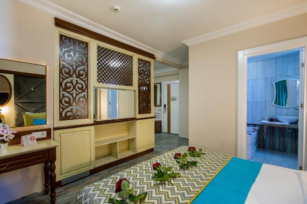 Club big Blue Suite 4*. Club big Blue Suite Hotel 4. AES Club Hotel 4. Mardi Suit Hotel.