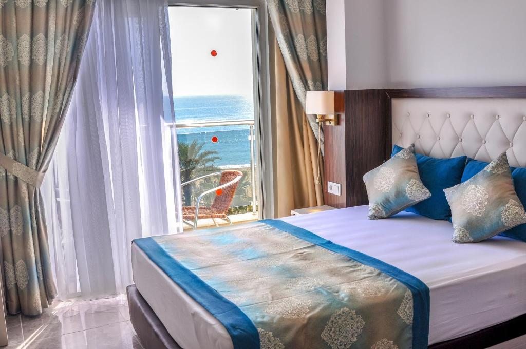 Двухместный (Двухместный номер с 1 кроватью или 2 отдельными кроватями и частичным видом на море) отеля Cleopatra Golden Beach, Алания