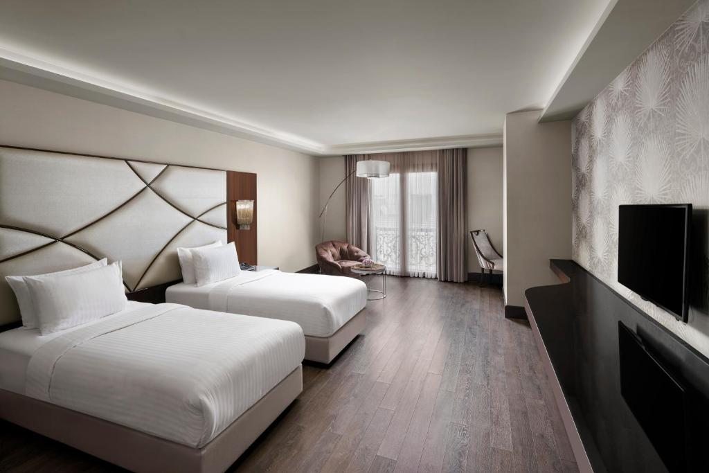 Трехместный (Номер Делюкс с кроватью размера «king-size») отеля Biz Cevahir Hotel Istanbul, Стамбул