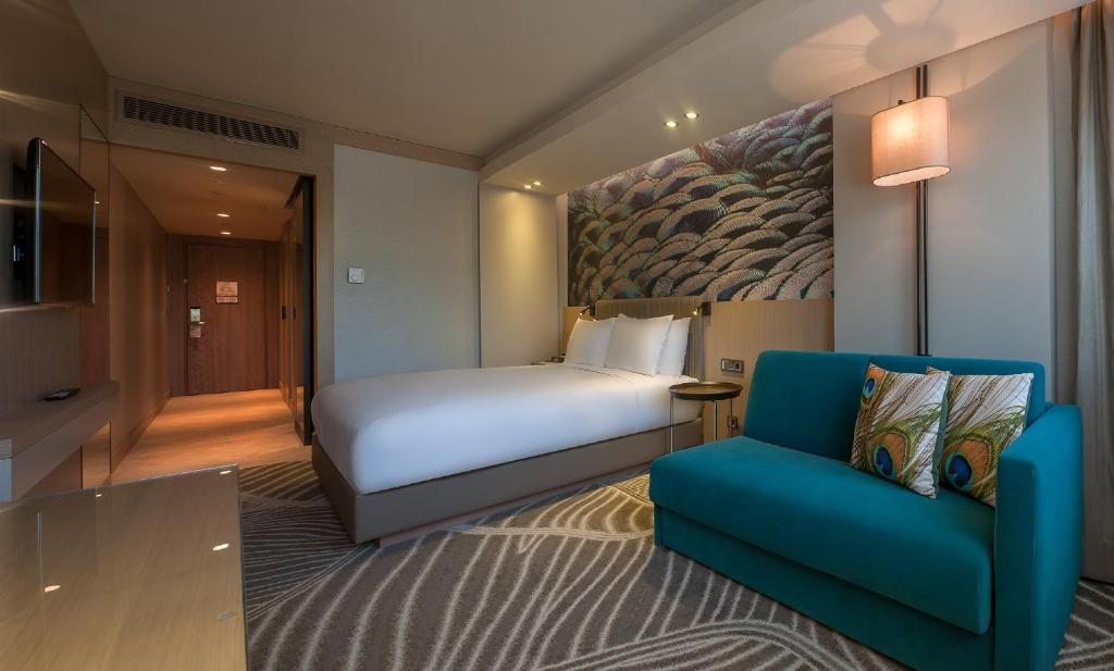 Трехместный (Номер Делюкс с кроватью размера «queen-size») отеля DoubleTree by Hilton Istanbul - Sirkeci, Стамбул