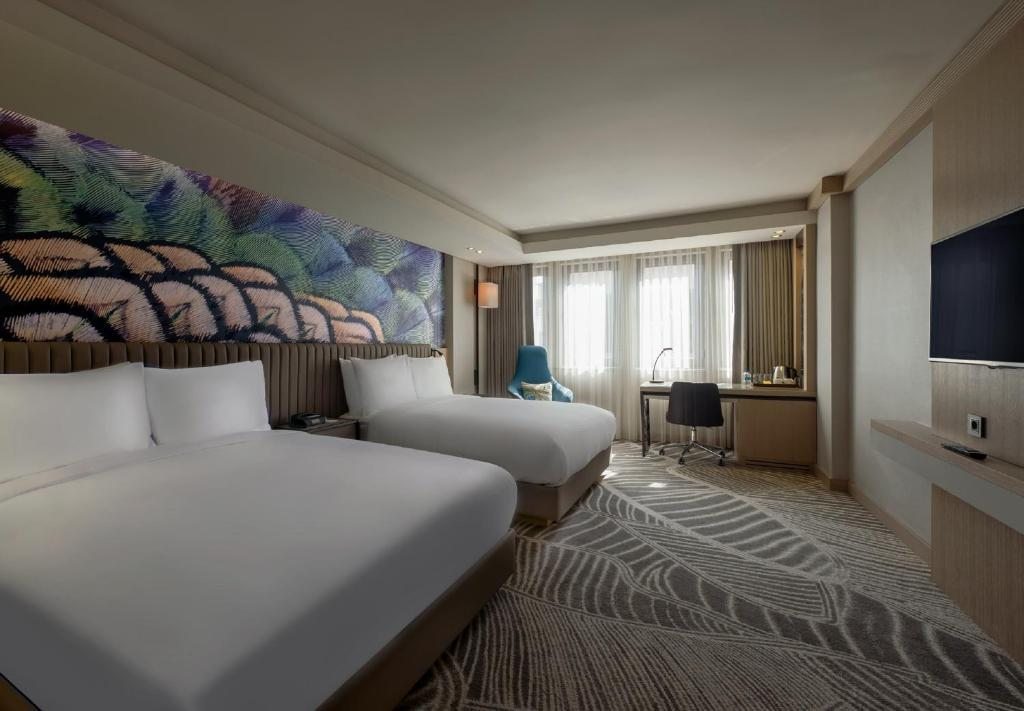 Четырехместный (Номер Делюкс с 2 кроватями размера «queen-size») отеля DoubleTree by Hilton Istanbul - Sirkeci, Стамбул