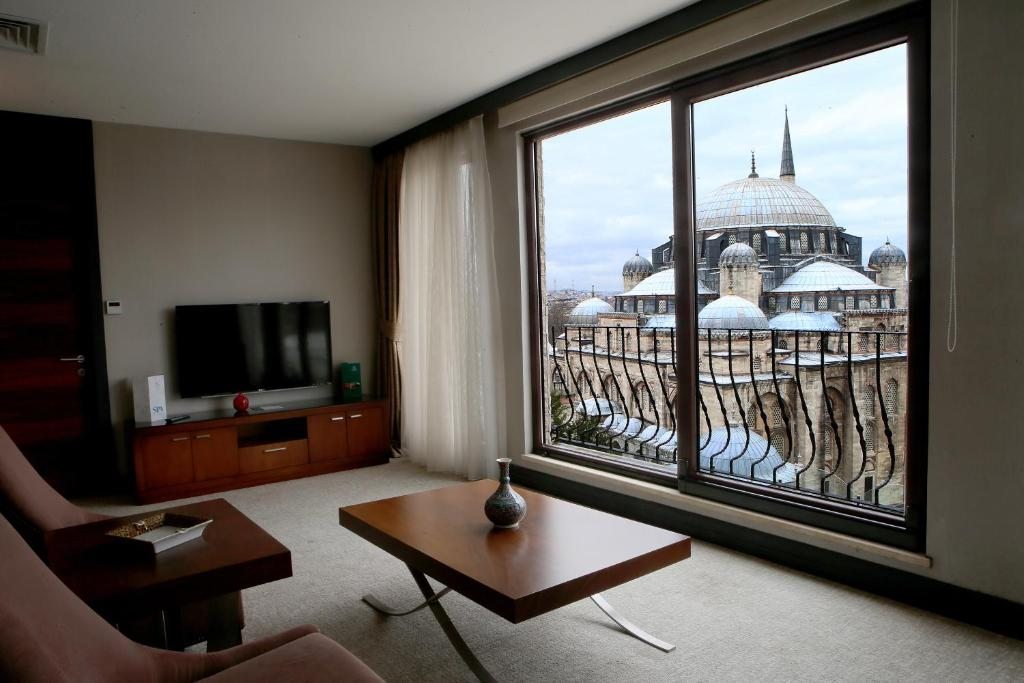 Сьюит (Люкс с кроватью размера «king-size») отеля Grand Hotel Gulsoy, Стамбул