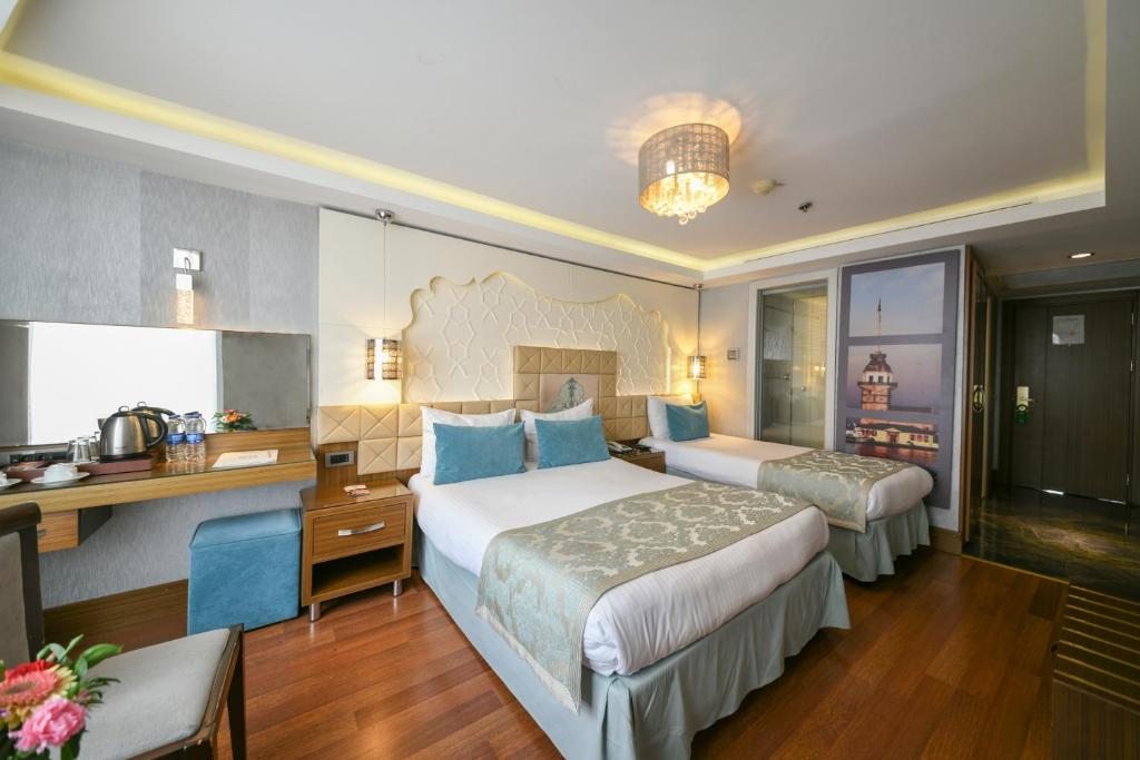 Двухместный (Улучшенный двухместный номер с 1 кроватью или 2 отдельными кроватями и видом на море) отеля Grand Star Hotel Bosphorus, Стамбул