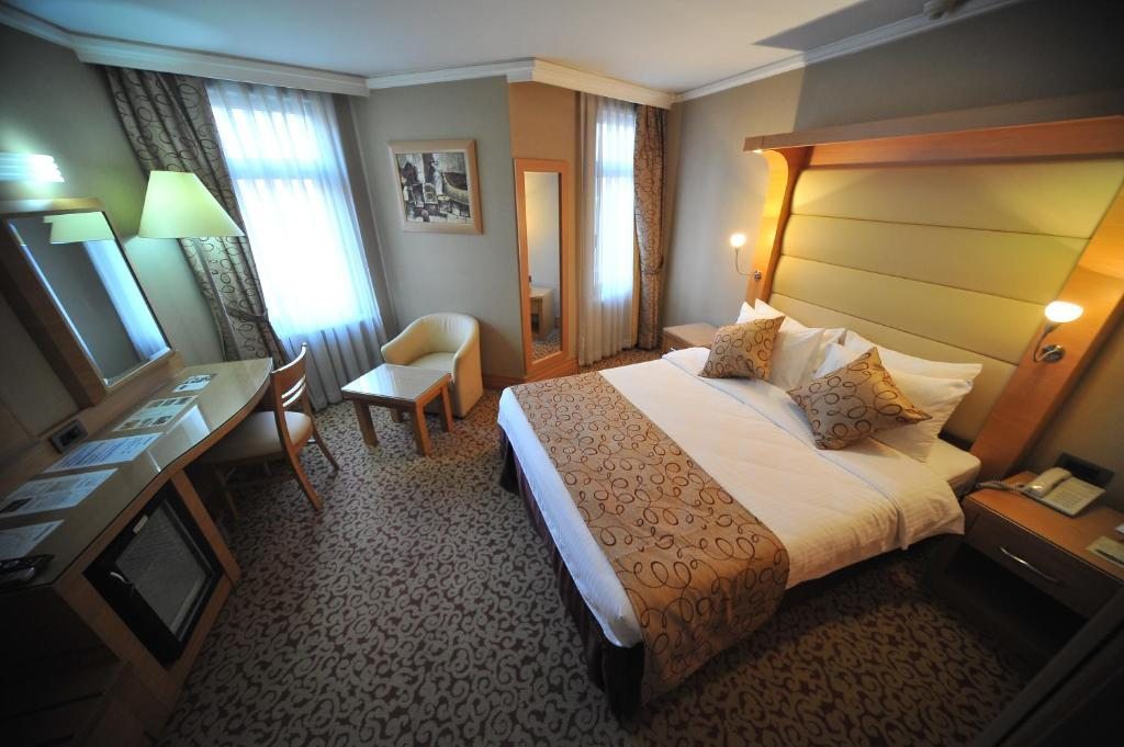 Двухместный (Улучшенный двухместный номер с 1 кроватью или 2 отдельными кроватями) отеля Grand Star Hotel Bosphorus, Стамбул