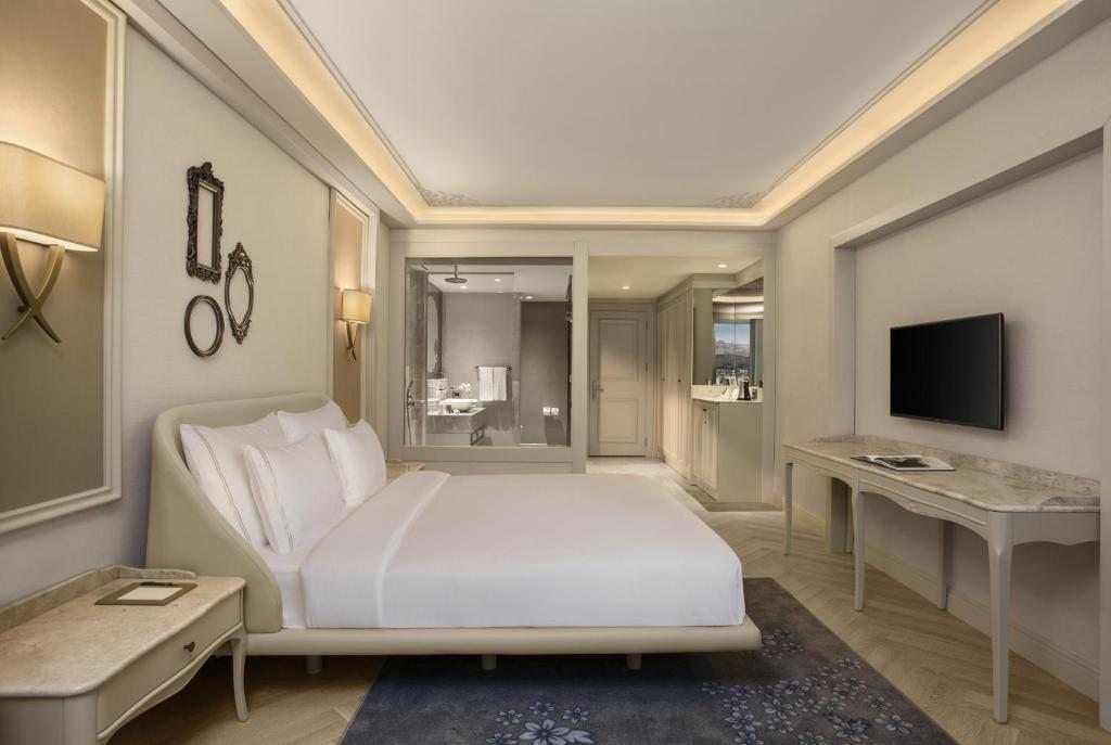 Двухместный (Улучшенный номер с кроватью размера «king-size») отеля Lazzoni, Стамбул