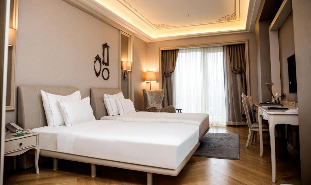Двухместный (Улучшенный двухместный номер с 2 отдельными кроватями) отеля Lazzoni, Стамбул