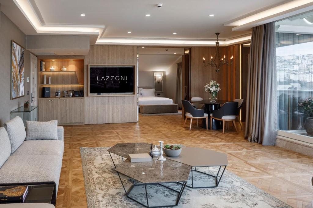 Сьюит (Фирменный люкс Golden Horn с террасой) отеля Lazzoni, Стамбул