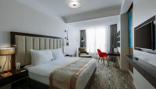 Двухместный (Классический двухместный номер с видом на город) отеля Mövenpick Istanbul Hotel Golden Horn, Стамбул