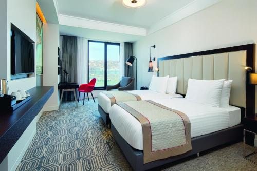 Двухместный (Двухместный номер Делюкс с 2 отдельными кроватями и видом на море) отеля Mövenpick Istanbul Hotel Golden Horn, Стамбул
