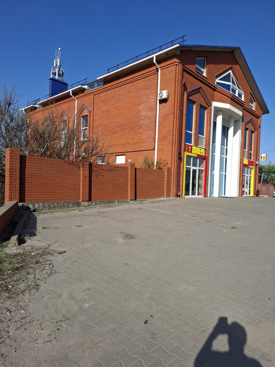 Парковка около гостиницы Red House, Мини-гостиница Red House