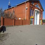 Парковка около гостиницы Red House, Гостевой дом Red House