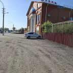 Парковка около гостиницы Red House, Гостевой дом Red House