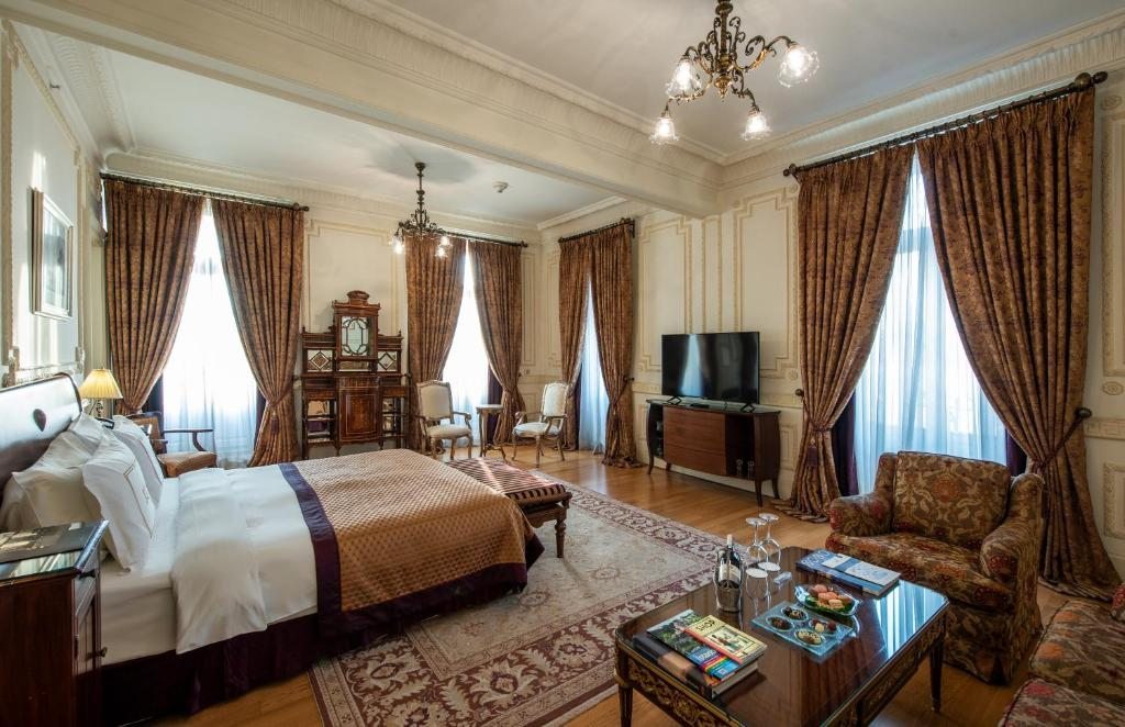 Сьюит (Улучшенный люкс) отеля Pera Palace, Стамбул