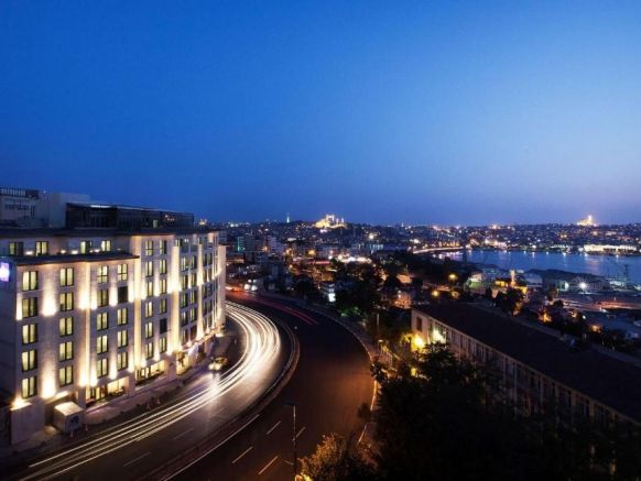 Отель Radisson Blu Hotel Istanbul Pera