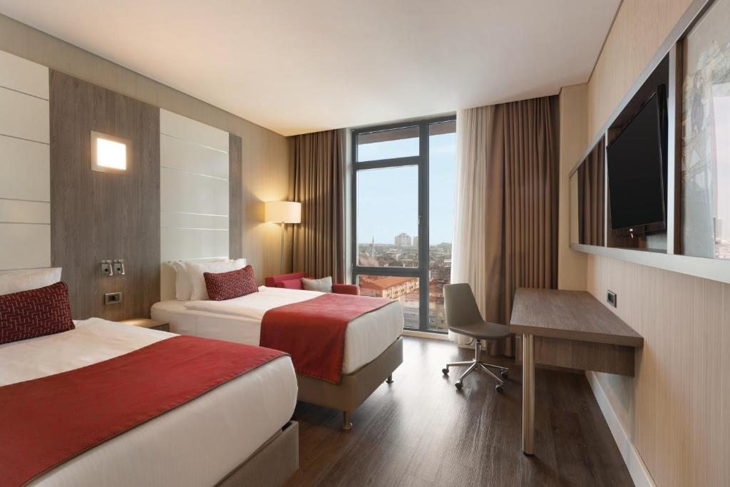Двухместный (Двухместный номер с 1 кроватью и диваном-кроватью, вид на город - Для курящих) отеля Ramada Encore Istanbul Bayrampasa, Стамбул