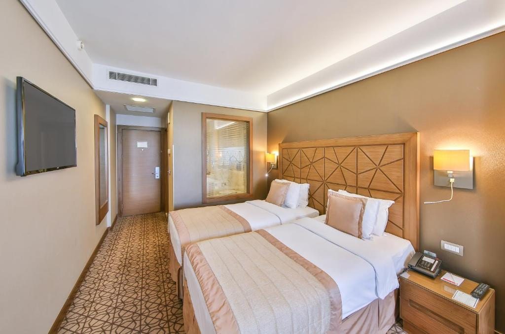 Двухместный (Стандартный двухместный номер с 2 отдельными кроватями) отеля Ramada Istanbul Taksim, Стамбул