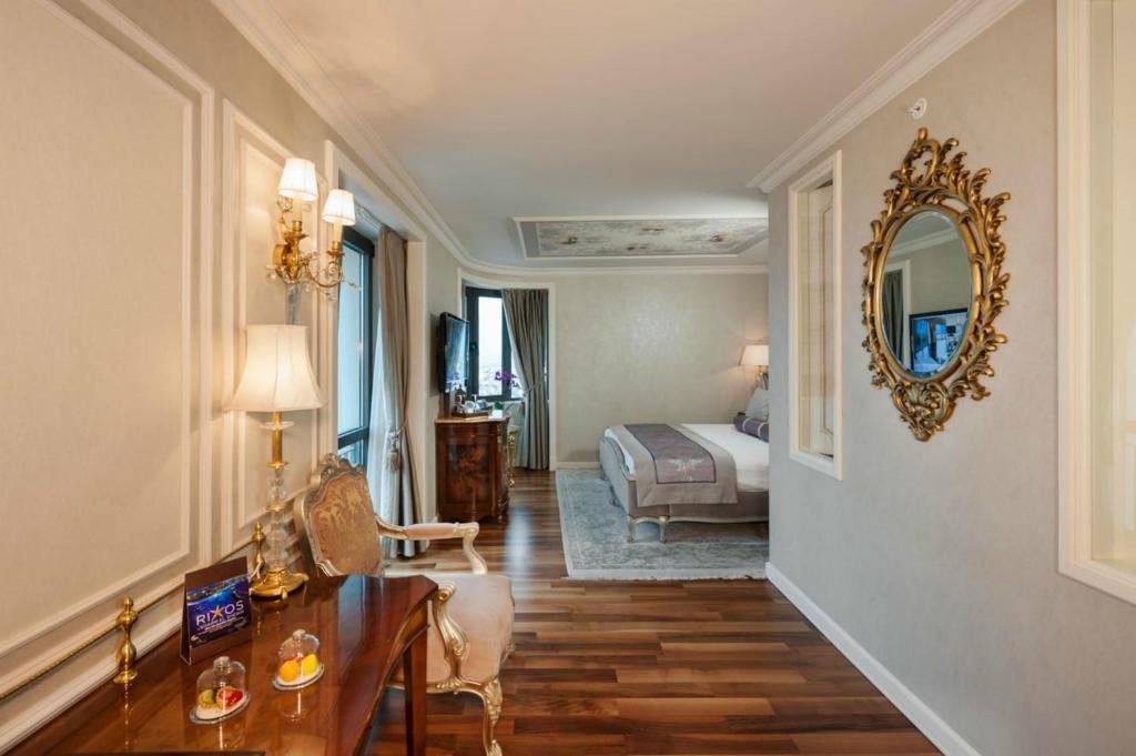 Двухместный (Номер «Премиум» с кроватью размера «king-size» и видом на залив Золотой Рог) отеля Rixos Pera, Стамбул