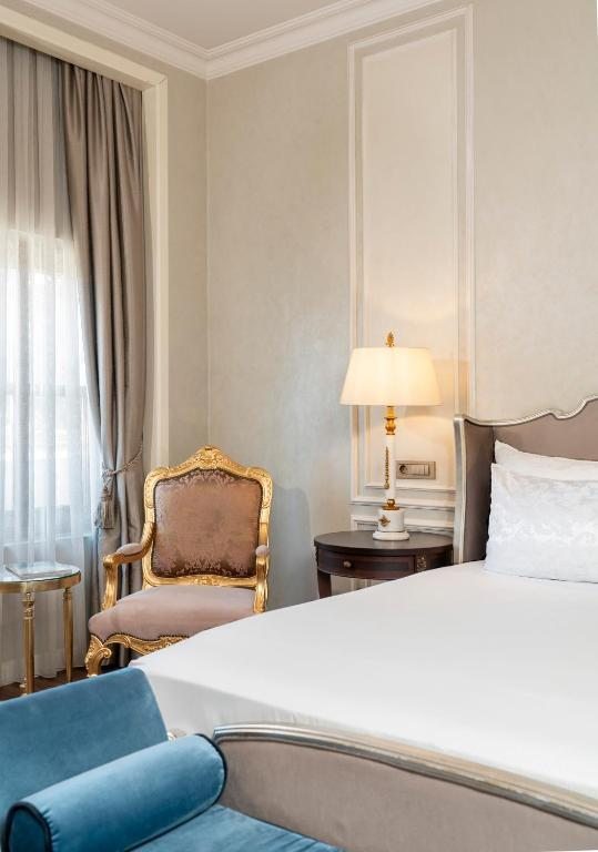 Двухместный (Номер Делюкс с кроватью размера «king-size» и видом на район Пера) отеля Rixos Pera, Стамбул