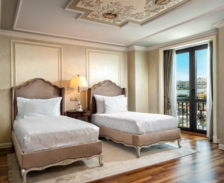 Двухместный (Двухместный номер «Премиум» с 2 отдельными кроватями и видом на залив Золотой Рог) отеля Rixos Pera, Стамбул