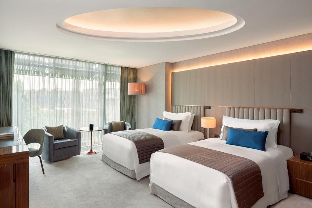 Двухместный (Двухместный номер Делюкс с 2 отдельными кроватями и видом на парк Мачка) отеля St. Regis Istanbul, Стамбул