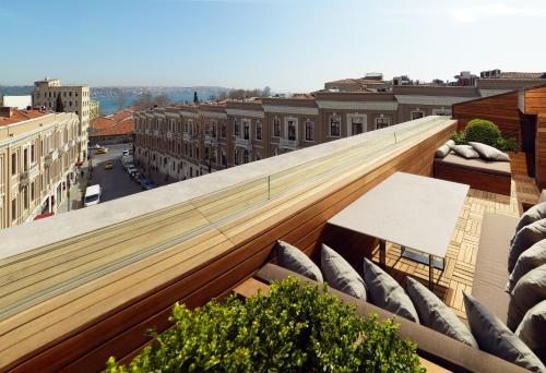 Сьюит (Президентский люкс Extreme Wow с видом на Босфор) отеля W Istanbul Hotel Bosphorus, Стамбул