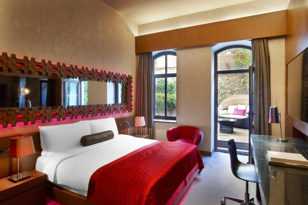 Двухместный (Номер Spectacular с кроватью размера «king-size» и садом) отеля W Istanbul Hotel Bosphorus, Стамбул