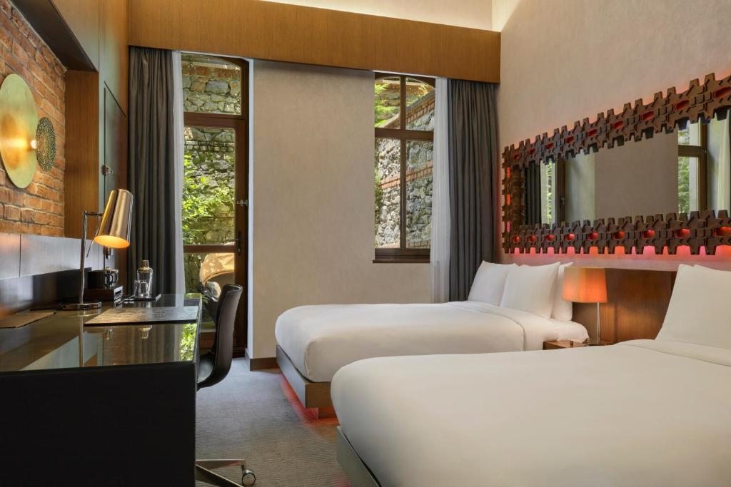 Двухместный (Двухместный номер «Потрясающий» с 2 отдельными кроватями и садом) отеля W Istanbul Hotel Bosphorus, Стамбул