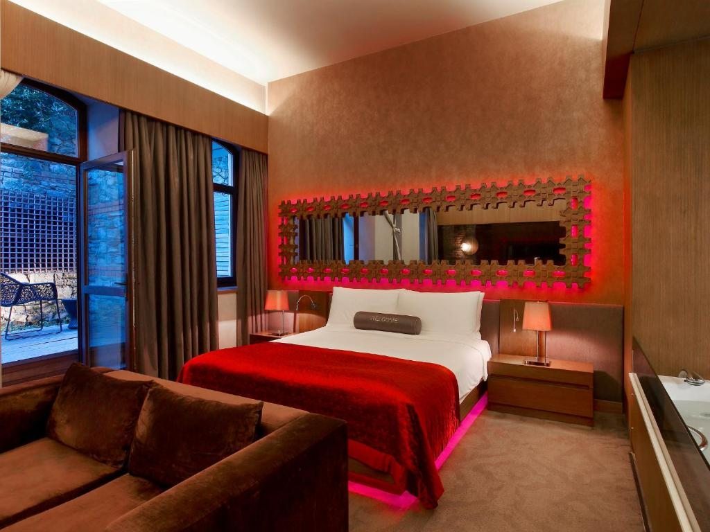 Двухместный (Люкс «Спа» с кроватью размера «king-size» и садом) отеля W Istanbul Hotel Bosphorus, Стамбул